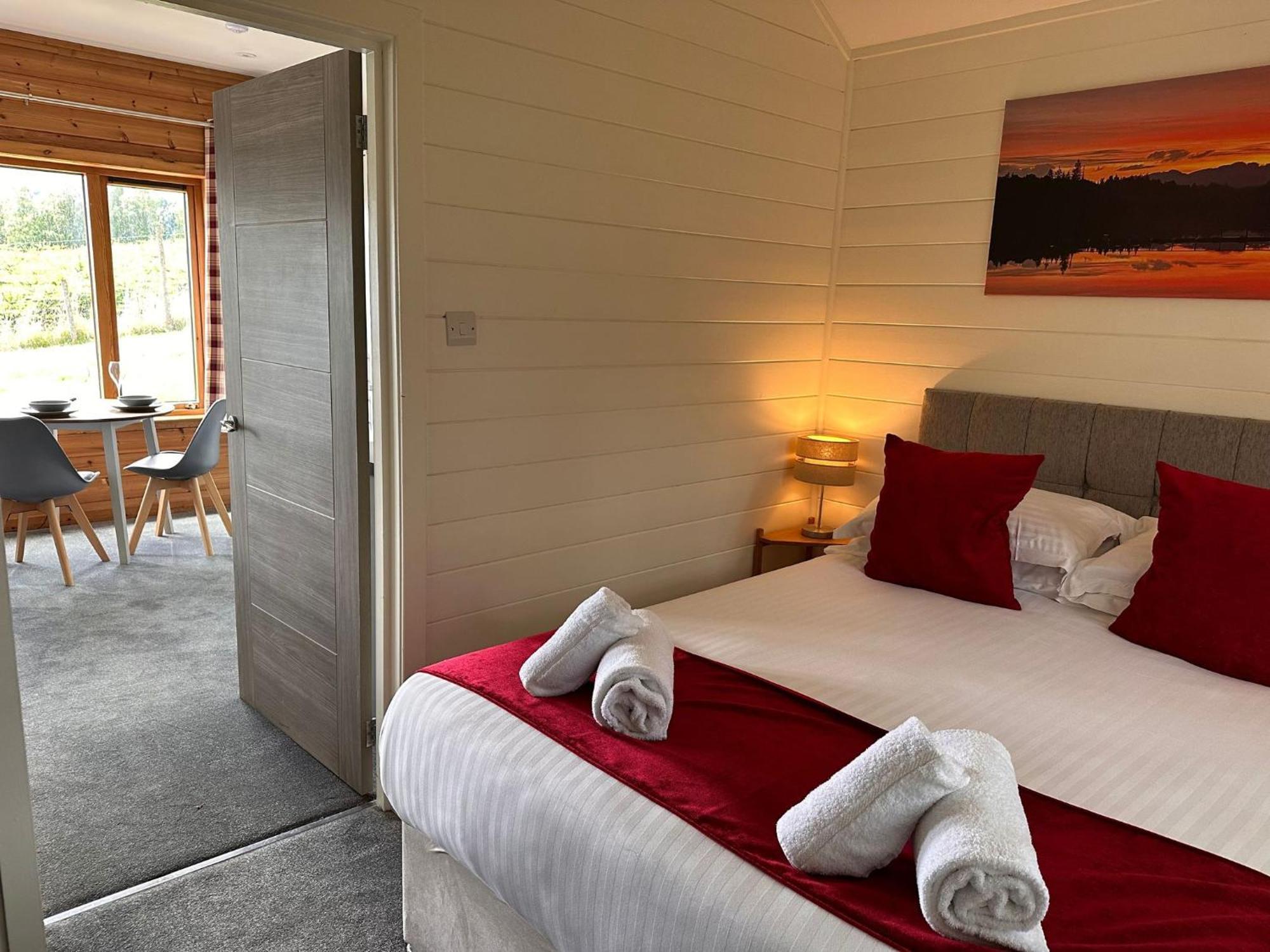 Kinnaird Woodland Lodges Pitlochry Exterior photo