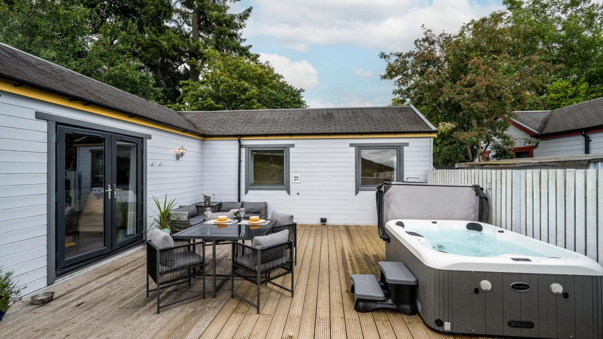 Kinnaird Woodland Lodges Pitlochry Exterior photo