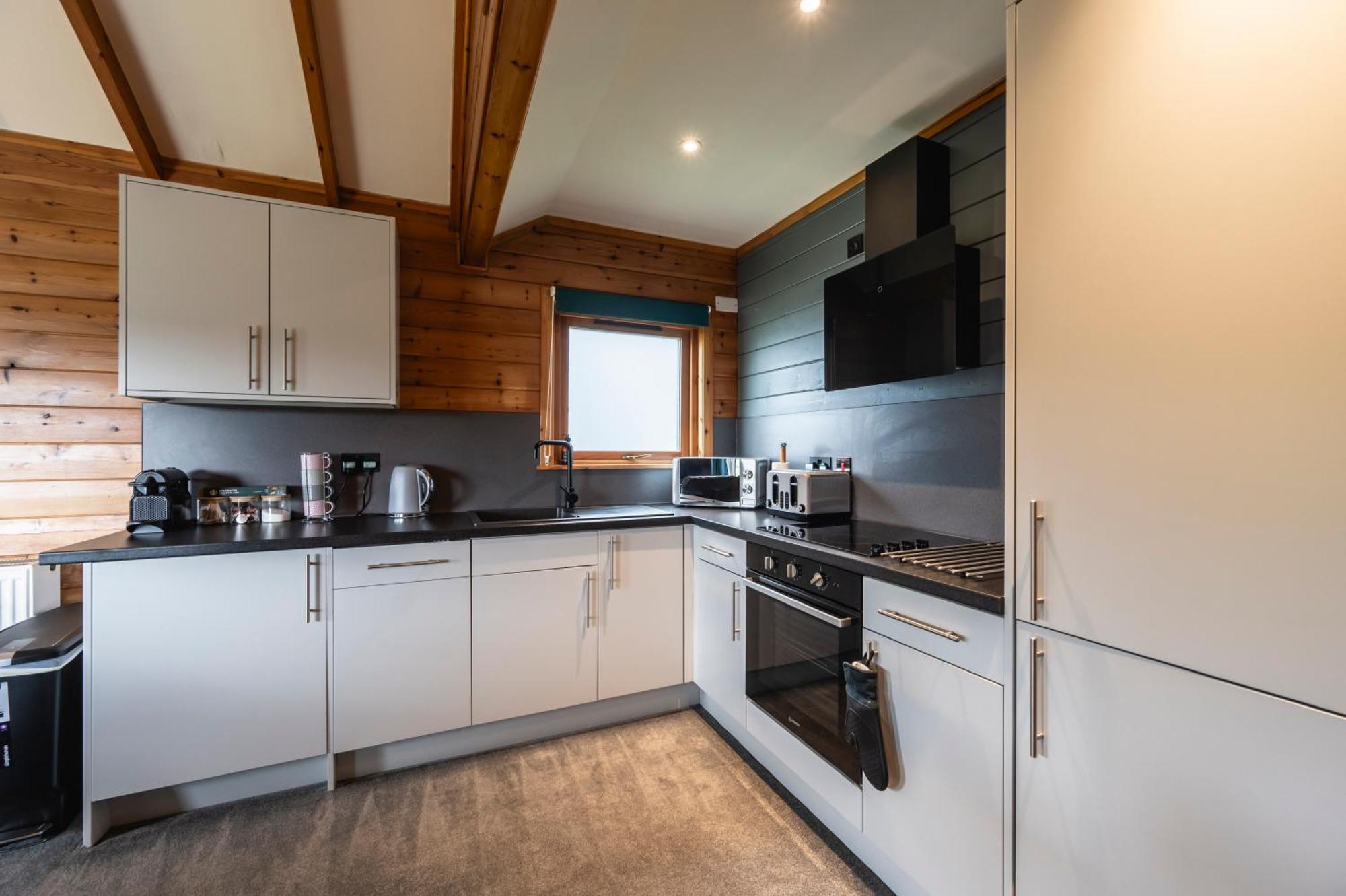 Kinnaird Woodland Lodges Pitlochry Exterior photo