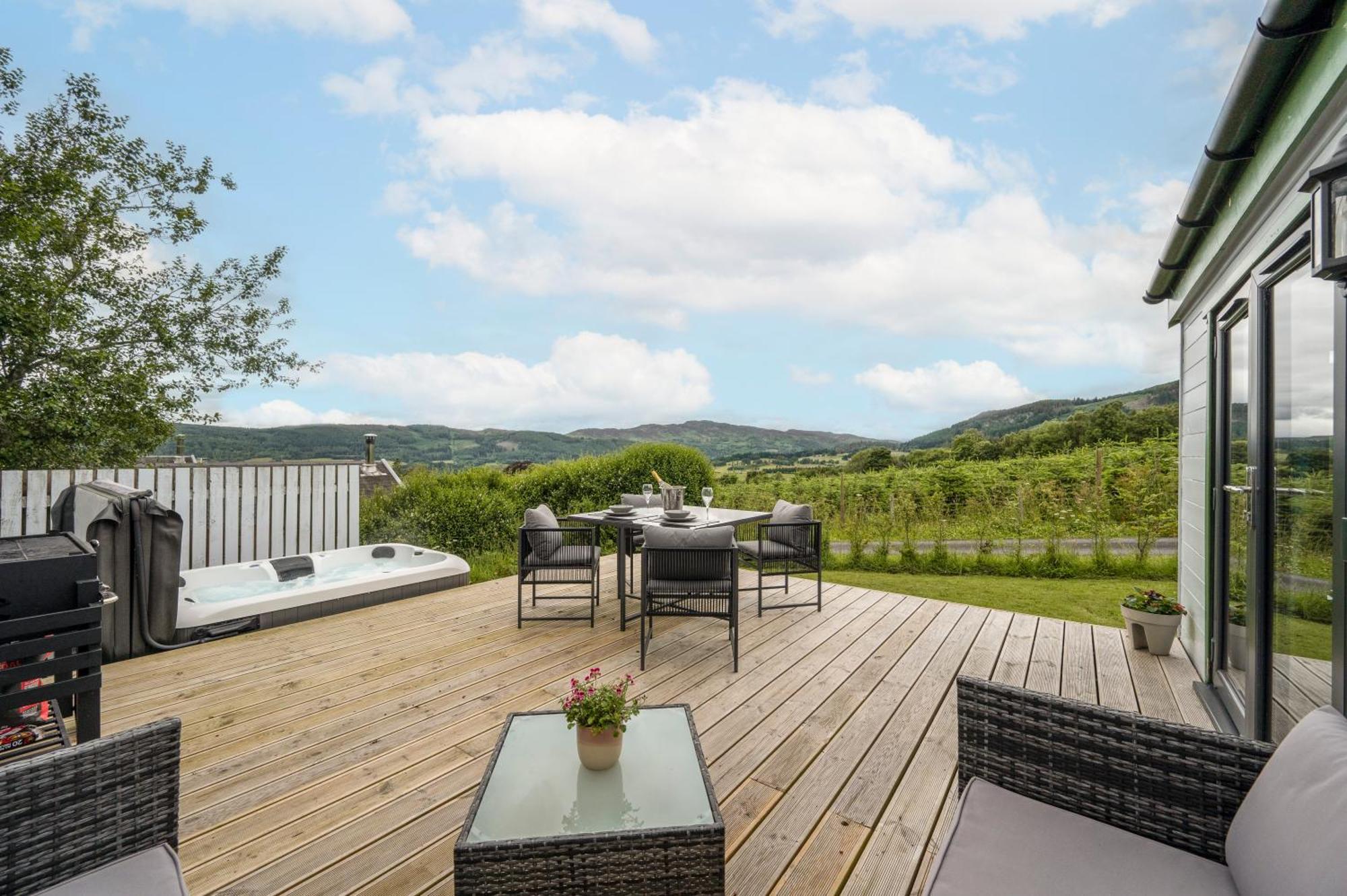 Kinnaird Woodland Lodges Pitlochry Exterior photo