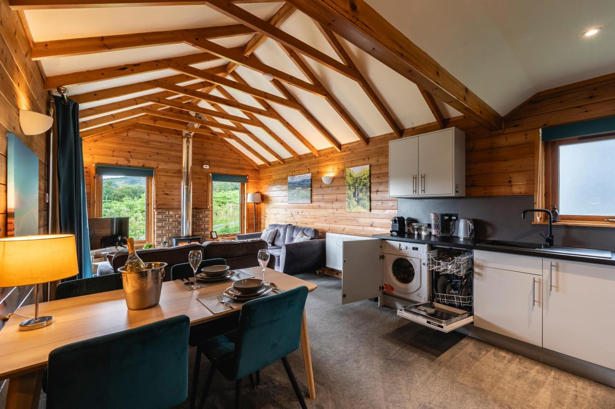 Kinnaird Woodland Lodges Pitlochry Exterior photo