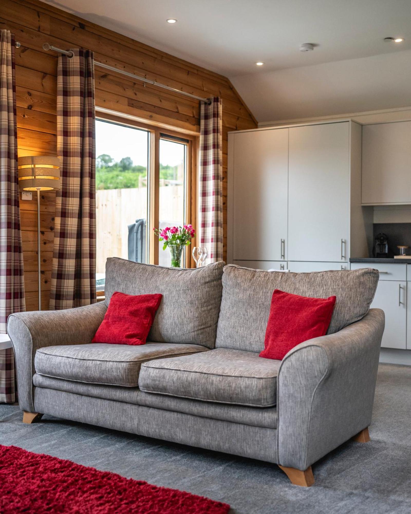 Kinnaird Woodland Lodges Pitlochry Exterior photo