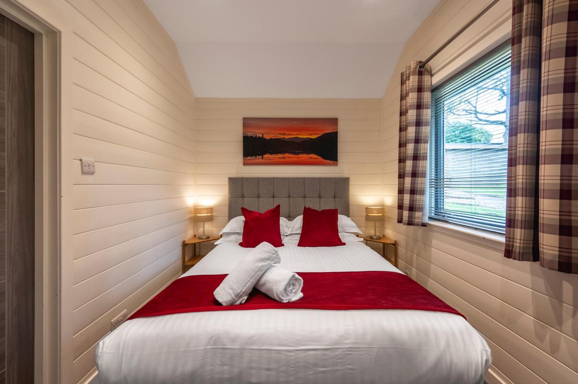 Kinnaird Woodland Lodges Pitlochry Exterior photo